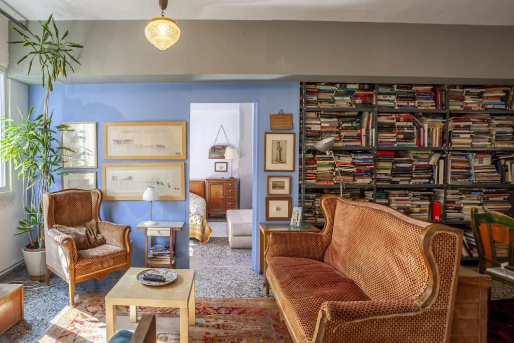 Apartamento Greek Retro Decor & Wesanderson's Movies Design *