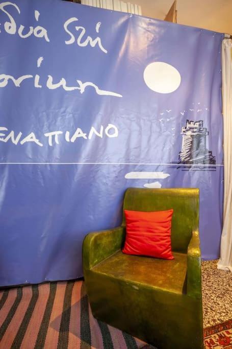 Greek Retro Decor & Wesanderson's Movies Design Appartamento *