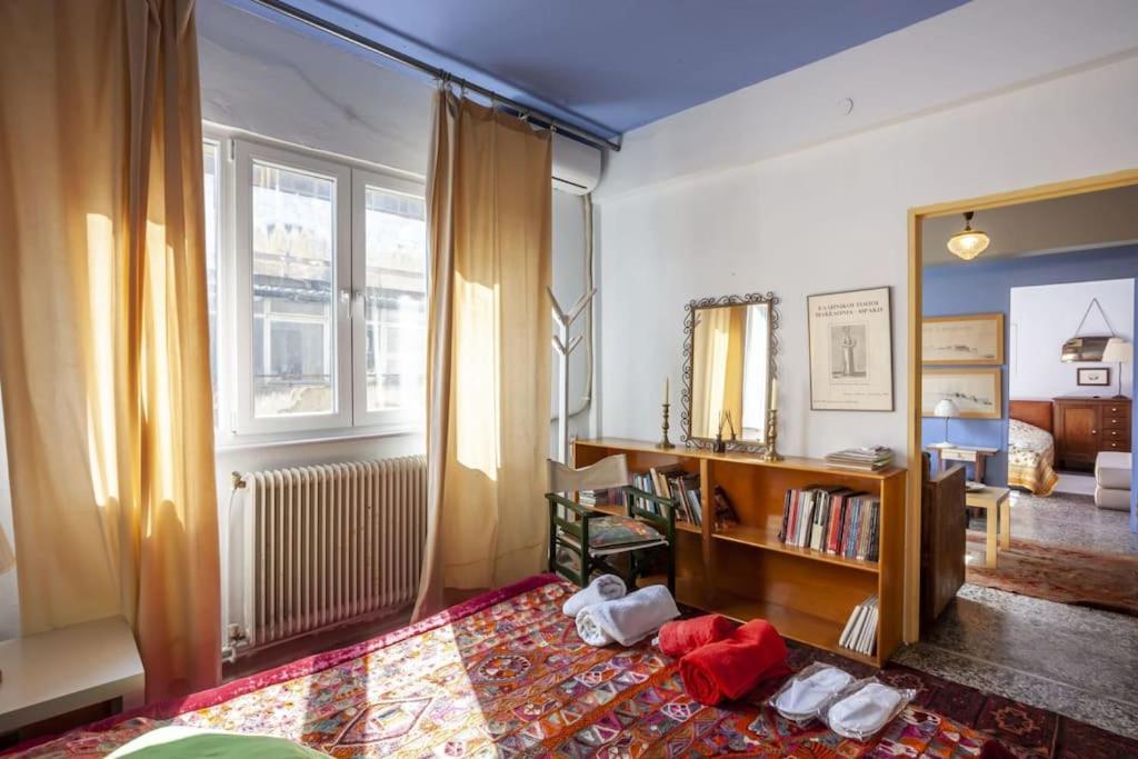 Appartamento Greek Retro Decor & Wesanderson's Movies Design