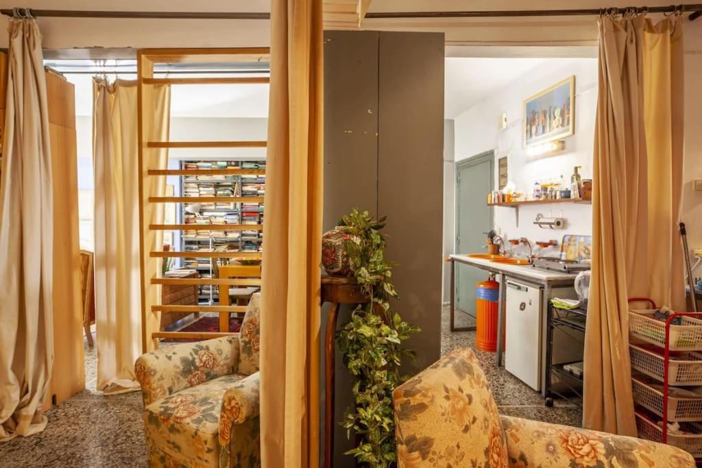 Greek Retro Decor & Wesanderson's Movies Design Appartamento