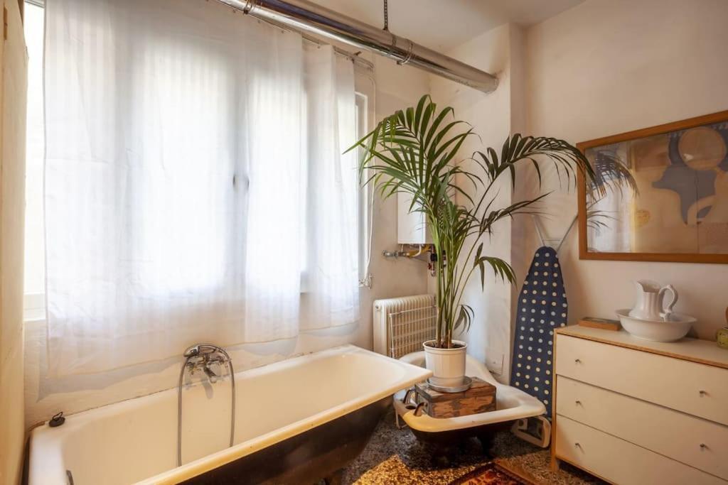 Greek Retro Decor & Wesanderson's Movies Design Appartamento Salonicco