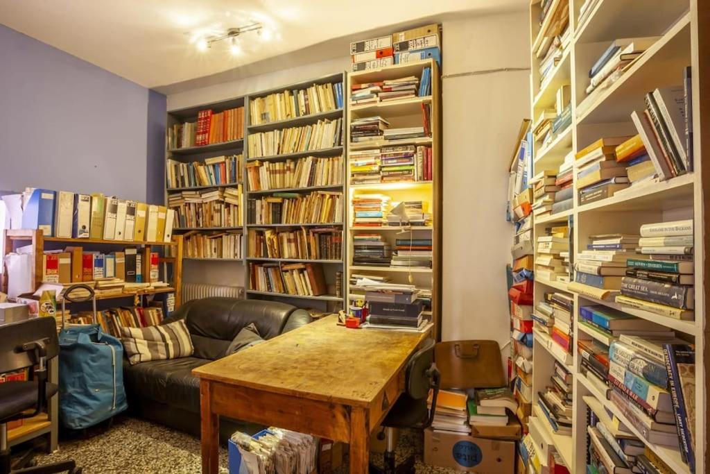 Appartamento Greek Retro Decor & Wesanderson's Movies Design