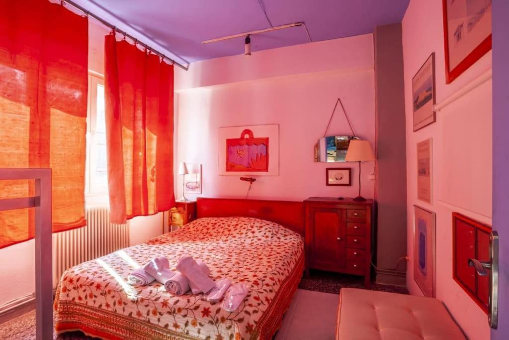 Appartamento Greek Retro Decor & Wesanderson's Movies Design *